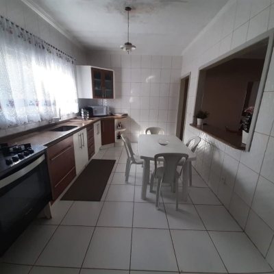 Casa Residencial com 150m², 3 quartos, 1 suíte, 1 garagem, no bairro Serraria em São José