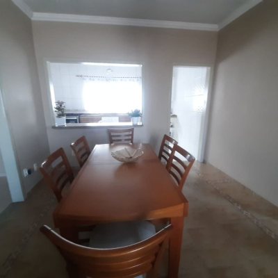 Casa Residencial com 150m², 3 quartos, 1 suíte, 1 garagem, no bairro Serraria em São José