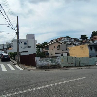 Terreno Comercial/Residencial com 814m², no bairro Estreito em Florianópolis