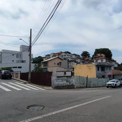 Terreno Comercial/Residencial com 814m², no bairro Estreito em Florianópolis
