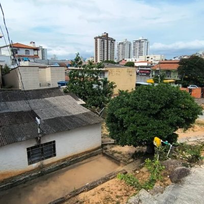 Terreno Comercial/Residencial com 814m², no bairro Estreito em Florianópolis