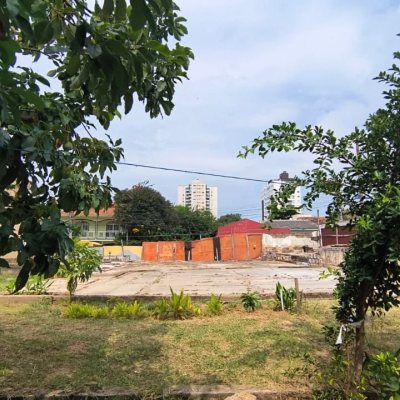 Terreno Comercial/Residencial com 814m², no bairro Estreito em Florianópolis