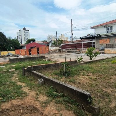 Terreno Comercial/Residencial com 814m², no bairro Estreito em Florianópolis