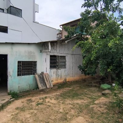 Terreno Comercial/Residencial com 814m², no bairro Estreito em Florianópolis