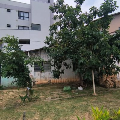 Terreno Comercial/Residencial com 814m², no bairro Estreito em Florianópolis
