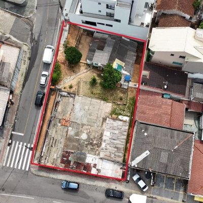 Terreno Comercial/Residencial com 814m², no bairro Estreito em Florianópolis