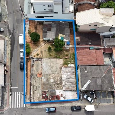 Terreno Comercial/Residencial com 814m², no bairro Estreito em Florianópolis