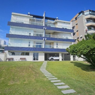 Apartamentos com 101m², 3 quartos, 1 suíte, 1 garagem, no bairro Canasvieiras em Florianópolis