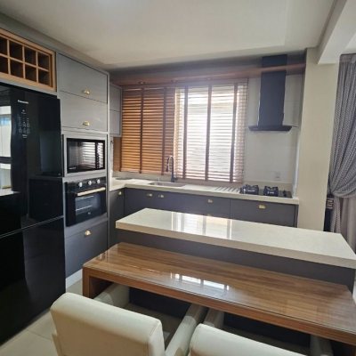 Apartamentos com 101m², 3 quartos, 1 suíte, 1 garagem, no bairro Canasvieiras em Florianópolis