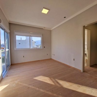 Casa em Condomínio com 204m², 3 quartos, 1 suíte, 2 garagens, no bairro São João Do Rio Vermelho em Florianópolis