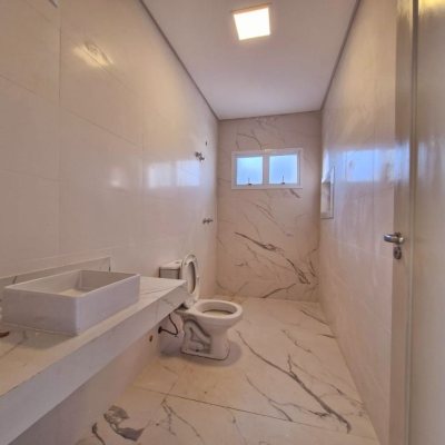 Casa em Condomínio com 204m², 3 quartos, 1 suíte, 2 garagens, no bairro São João Do Rio Vermelho em Florianópolis