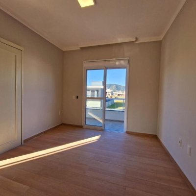 Casa em Condomínio com 204m², 3 quartos, 1 suíte, 2 garagens, no bairro São João Do Rio Vermelho em Florianópolis