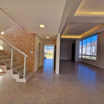 Casa em Condomínio com 204m², 3 quartos, 1 suíte, 2 garagens, no bairro São João Do Rio Vermelho em Florianópolis