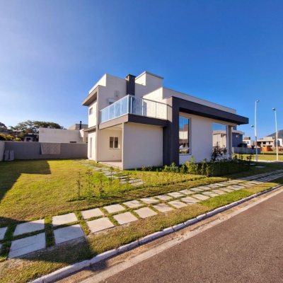 Casa em Condomínio com 204m², 3 quartos, 1 suíte, 2 garagens, no bairro São João Do Rio Vermelho em Florianópolis