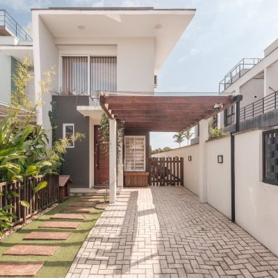 Casa Residencial com 124m², 3 quartos, 1 suíte, 2 garagens, no bairro Campeche em Florianópolis