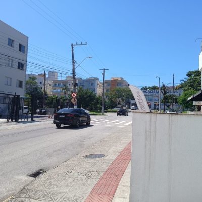 Apartamentos com 71m², 2 quartos (sendo 1 suíte), 1 garagem, no bairro Abraão em Florianópolis