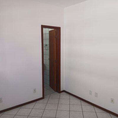 Apartamentos com 71m², 2 quartos (sendo 1 suíte), 1 garagem, no bairro Abraão em Florianópolis