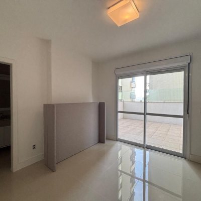 Apartamentos com 132m², 3 quartos, 3 suítes, 2 garagens, no bairro Centro em Florianópolis