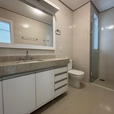Apartamentos com 132m², 3 quartos, 3 suítes, 2 garagens, no bairro Centro em Florianópolis