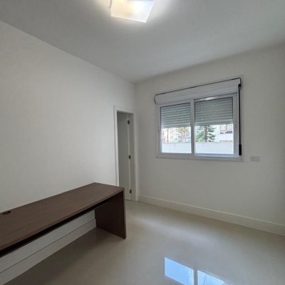 Apartamentos com 132m², 3 quartos, 3 suítes, 2 garagens, no bairro Centro em Florianópolis