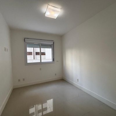 Apartamentos com 132m², 3 quartos, 3 suítes, 2 garagens, no bairro Centro em Florianópolis