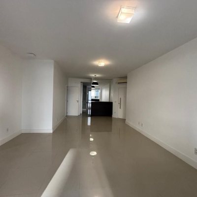 Apartamentos com 132m², 3 quartos, 3 suítes, 2 garagens, no bairro Centro em Florianópolis