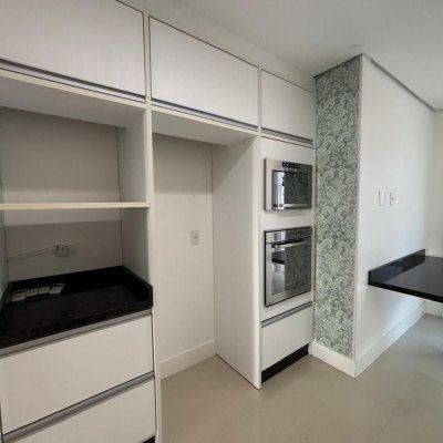 Apartamentos com 132m², 3 quartos, 3 suítes, 2 garagens, no bairro Centro em Florianópolis