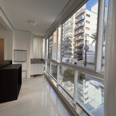 Apartamentos com 132m², 3 quartos, 3 suítes, 2 garagens, no bairro Centro em Florianópolis