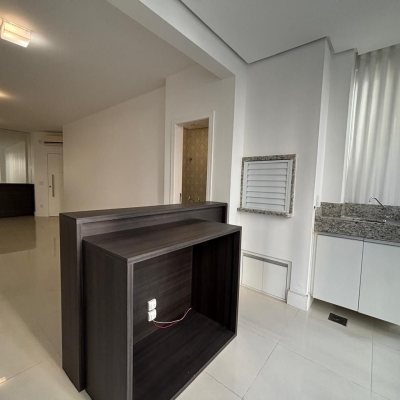 Apartamentos com 132m², 3 quartos, 3 suítes, 2 garagens, no bairro Centro em Florianópolis