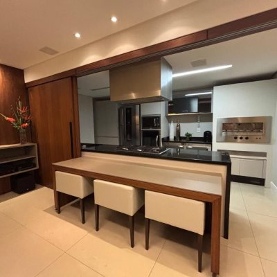 Apartamentos com 132m², 3 quartos, 3 suítes, 2 garagens, no bairro Centro em Florianópolis