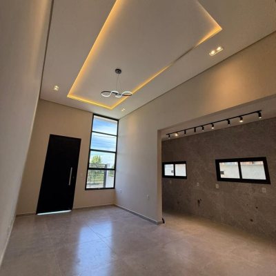 Casa Residencial com 98m², 3 quartos, 1 suíte, 2 garagens, no bairro São João Do Rio Vermelho em Florianópolis