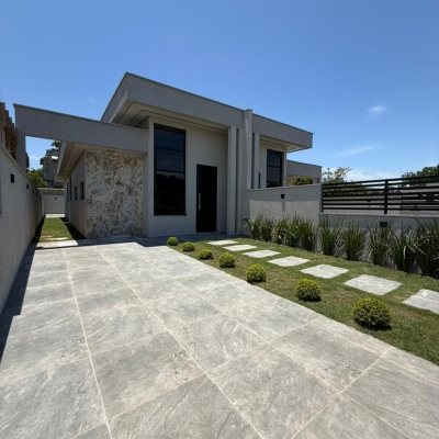 Casa Residencial com 98m², 3 quartos, 1 suíte, 2 garagens, no bairro São João Do Rio Vermelho em Florianópolis