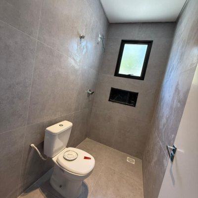 Casa Residencial com 98m², 3 quartos, 1 suíte, 2 garagens, no bairro São João Do Rio Vermelho em Florianópolis