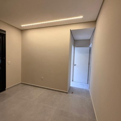 Casa Residencial com 98m², 3 quartos, 1 suíte, 2 garagens, no bairro São João Do Rio Vermelho em Florianópolis