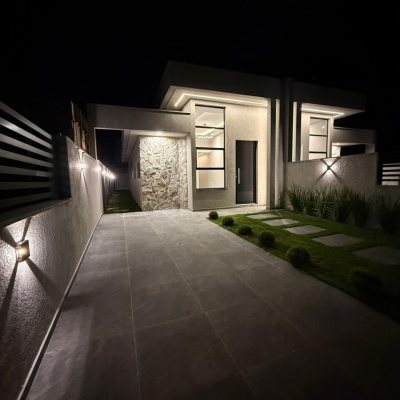 Casa Residencial com 98m², 3 quartos, 1 suíte, 2 garagens, no bairro São João Do Rio Vermelho em Florianópolis