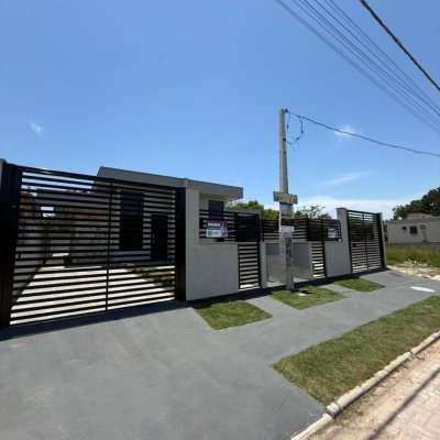 Casa Residencial com 98m², 3 quartos, 1 suíte, 2 garagens, no bairro São João Do Rio Vermelho em Florianópolis
