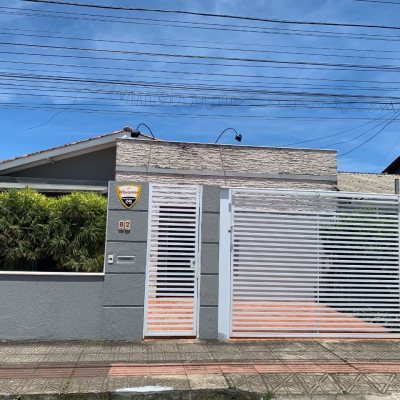 Casa Residencial com 200m², 4 quartos, 1 suíte, 4 garagens, no bairro Santa Mônica em Florianópolis