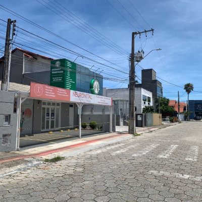 Casa Residencial com 200m², 4 quartos, 1 suíte, 4 garagens, no bairro Santa Mônica em Florianópolis