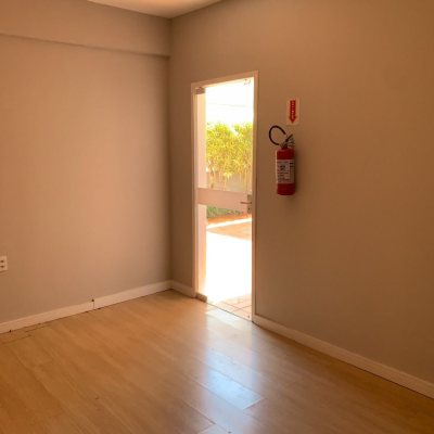 Casa Residencial com 200m², 4 quartos, 1 suíte, 4 garagens, no bairro Santa Mônica em Florianópolis