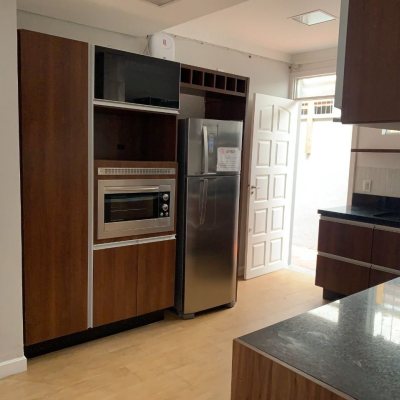 Casa Residencial com 200m², 4 quartos, 1 suíte, 4 garagens, no bairro Santa Mônica em Florianópolis