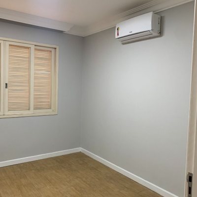 Casa Residencial com 200m², 4 quartos, 1 suíte, 4 garagens, no bairro Santa Mônica em Florianópolis