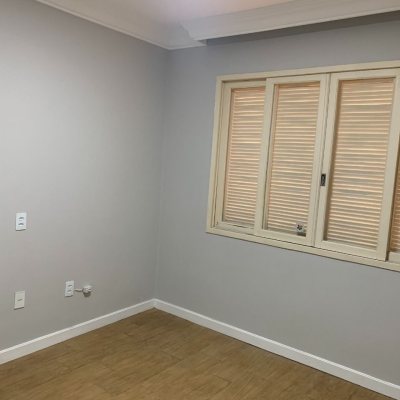 Casa Residencial com 200m², 4 quartos, 1 suíte, 4 garagens, no bairro Santa Mônica em Florianópolis