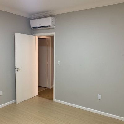 Casa Residencial com 200m², 4 quartos, 1 suíte, 4 garagens, no bairro Santa Mônica em Florianópolis