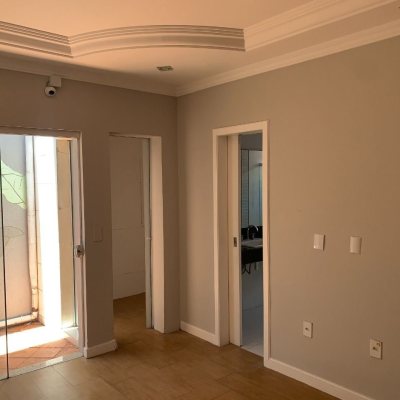 Casa Residencial com 200m², 4 quartos, 1 suíte, 4 garagens, no bairro Santa Mônica em Florianópolis