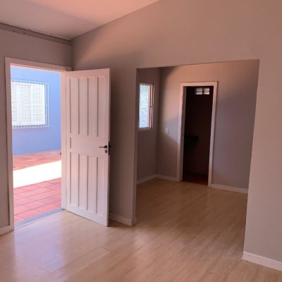 Casa Residencial com 200m², 4 quartos, 1 suíte, 4 garagens, no bairro Santa Mônica em Florianópolis