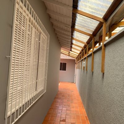 Casa Residencial com 200m², 4 quartos, 1 suíte, 4 garagens, no bairro Santa Mônica em Florianópolis