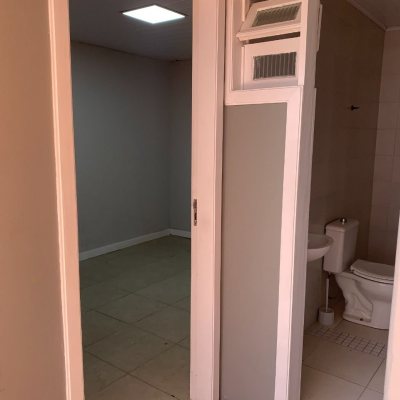 Casa Residencial com 200m², 4 quartos, 1 suíte, 4 garagens, no bairro Santa Mônica em Florianópolis