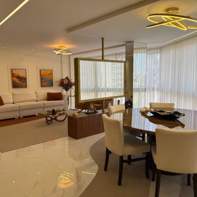 Apartamentos com 172m², 3 quartos, 2 suítes, 2 garagens, no bairro Centro em Florianópolis