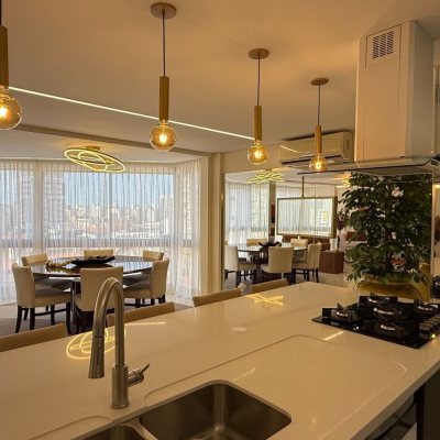 Apartamentos com 172m², 3 quartos, 2 suítes, 2 garagens, no bairro Centro em Florianópolis