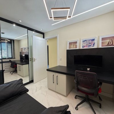 Apartamentos com 172m², 3 quartos, 2 suítes, 2 garagens, no bairro Centro em Florianópolis